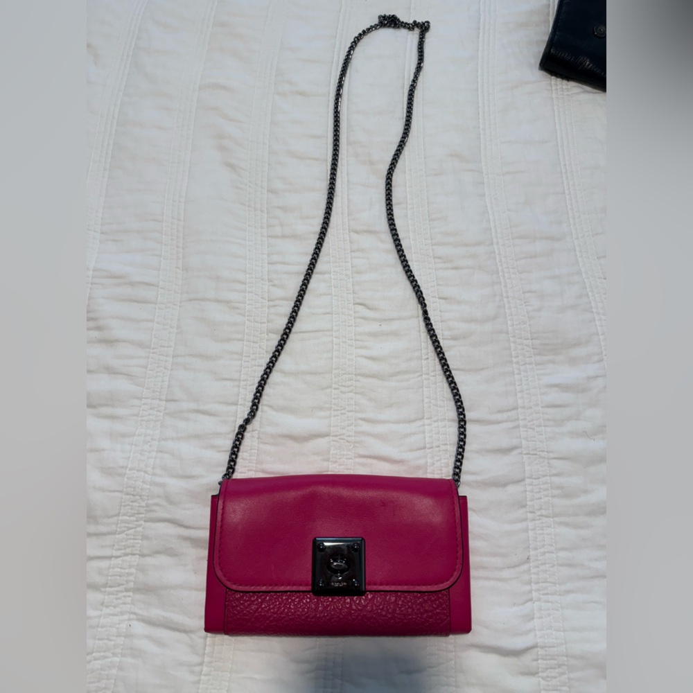 Like New  Cowch Fuchsia Crossbody Bag with Chain Strap